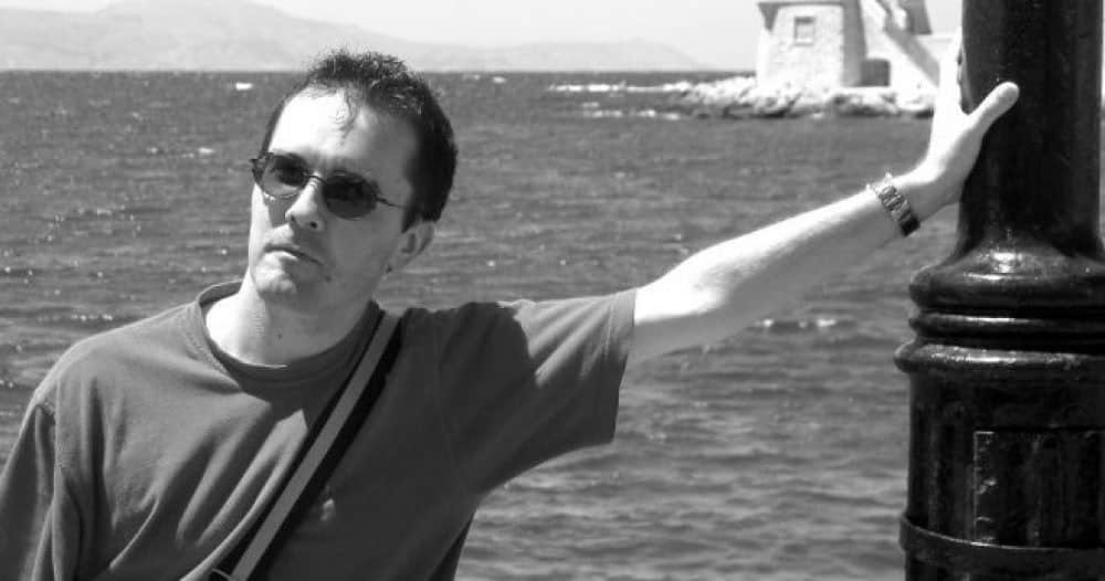 カロリーヌ・ド・メグレのインスタグラム：「Grandes pensées pour Samuel Paty 🕯🕊 et mes sincères condoléances à ses proches. Quelle incroyable générosité que de choisir d’enseigner, de dédier sa vie à ce que celles des autres soient plus éveillées. Vive la liberté d’expression ❤️ Restons unis contre le harcèlement, la haine, la barbarie et l’extrémisme!」