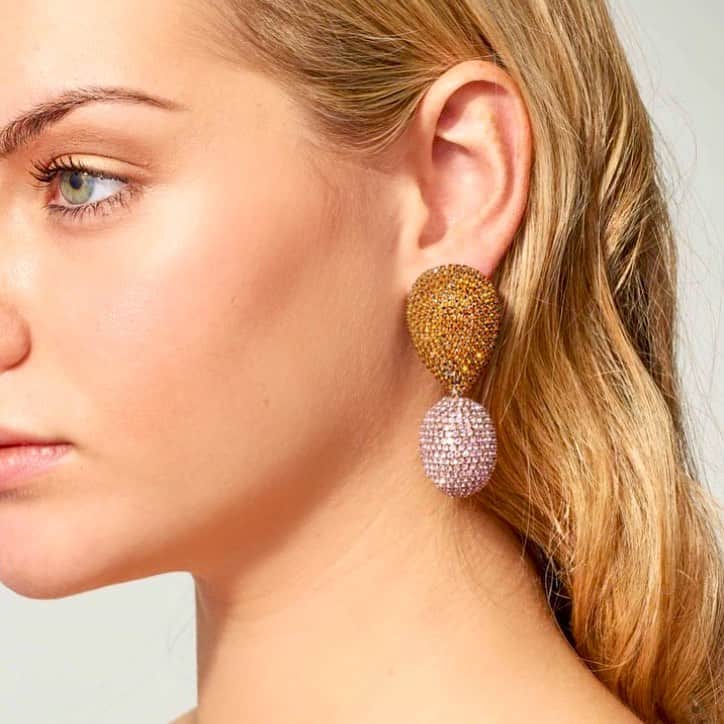 サッチン+バビのインスタグラム：「The Ariel. Amber and pale pink blend the trend of traditional warm fall hues with feminine pastels. #glittering, #gorgeous, #earrings, #sachinandbabi」