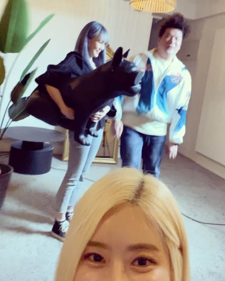 Dj Sodaのインスタグラム：「틱토커의 삶이란 정말 힘든 것....😭 It is hard to live a life as a TikToker😂」