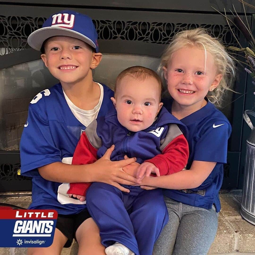 New York Giantsさんのインスタグラム写真 - (New York GiantsInstagram)「These Little Giants are ready for Gameday!  #TogetherBlue @invisalign」10月18日 0時00分 - nygiants