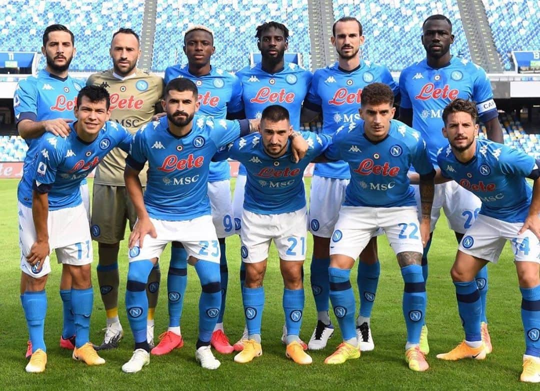 コスタス・マノラスのインスタグラム：「Complimenti a tutti per la prestazione contro una grande squadra!! Forza raggazi e forza Napoli!!💙💙💙💙」