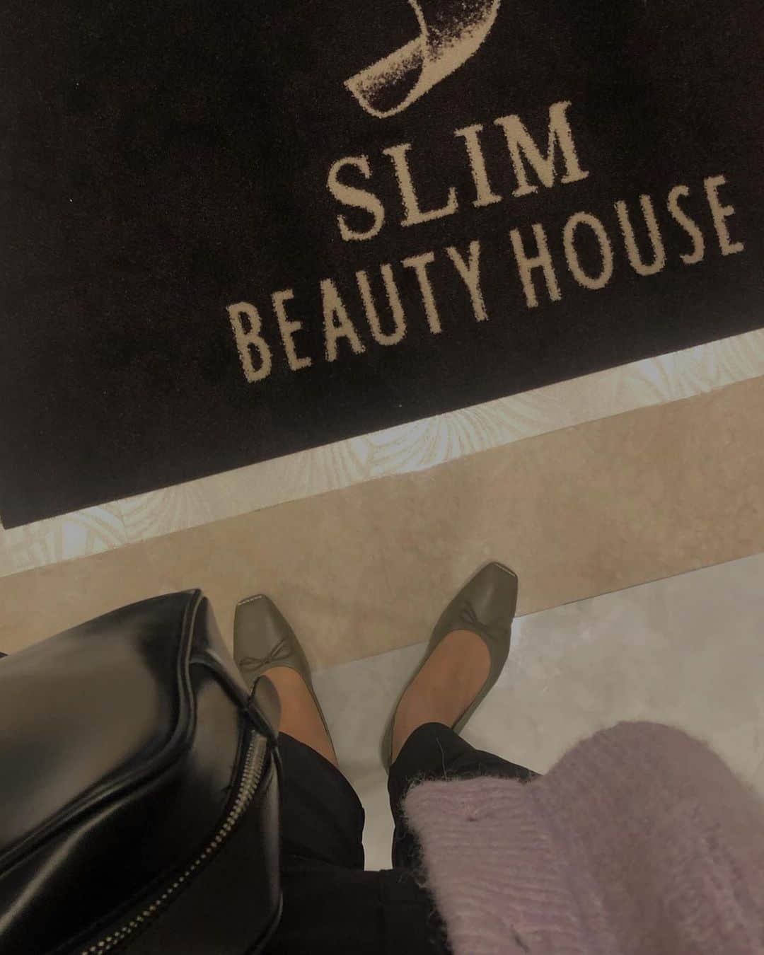 山﨑さおりさんのインスタグラム写真 - (山﨑さおりInstagram)「今日は記念日date🥂 . デート前に @slim_beauty_house さんで骨盤ダイエットbeauty体験してきました🧖🏻‍♀️ 骨盤を中心にケアして頂けるコースで 産後の身体にぴったり、、🥺🙏 終わったら体脂肪率もお尻周りも サイズダウンしてて感激でした✨拝 プロの施術ってやっぱり凄いと再認識🙏🏻🤍 . . #slimbeautyhouse」10月18日 0時22分 - saori_emunjewelry