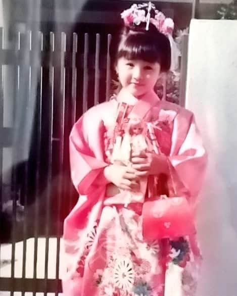 松坂南さんのインスタグラム写真 - (松坂南Instagram)「#6yearsold   4歳の時より ぐっと女の子っぽくなったかは さだかじゃないけど。。  人に歴史ありというか、、こんな時もありました🐤💓  #japanesegirl  #和装 #着物  #着物ジェニー」10月18日 0時22分 - minami_matsuzaka
