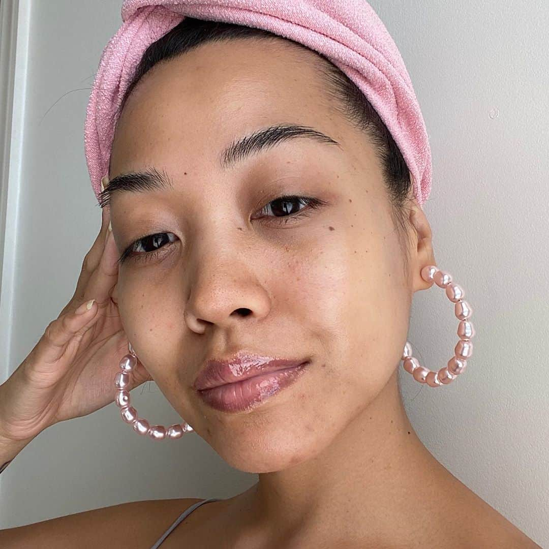 Target Styleさんのインスタグラム写真 - (Target StyleInstagram)「From breakouts to spot treatments, @OverGlowEdit shares her go-to Target skincare favorites that have helped in her journey with hormonal acne. Head to our stories for her full product breakdown. "My approach to my skin this year is to not panic, try not to fight my skin, and to listen better to what it wants. Even if that means a simpler, easier routine. ✨ " -@OverGlowEdit #TargetBeauty」10月18日 0時27分 - targetstyle