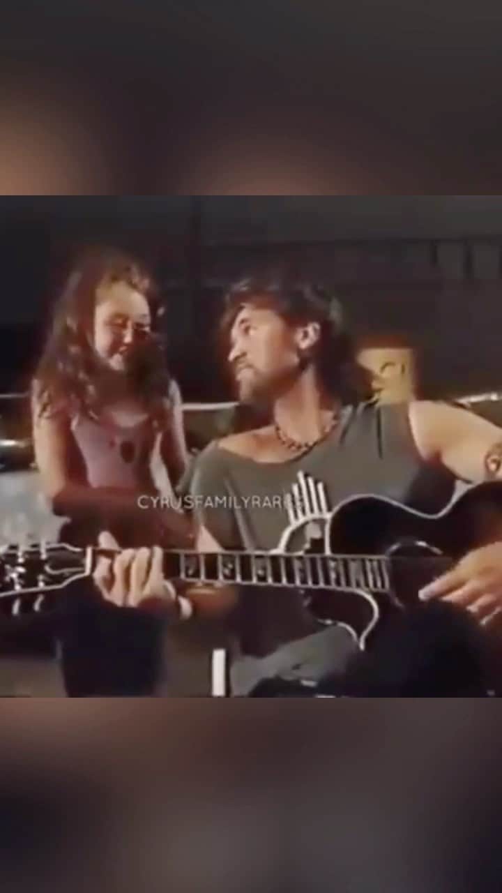 ビリー・レイ・サイラスのインスタグラム：「Seeing this video again on the 20 year anniversary of #SouthernRain. Wow. @mileycyrus way before #HannahMontana and before I changed my name to Robby Ray Stewart !!!!!」