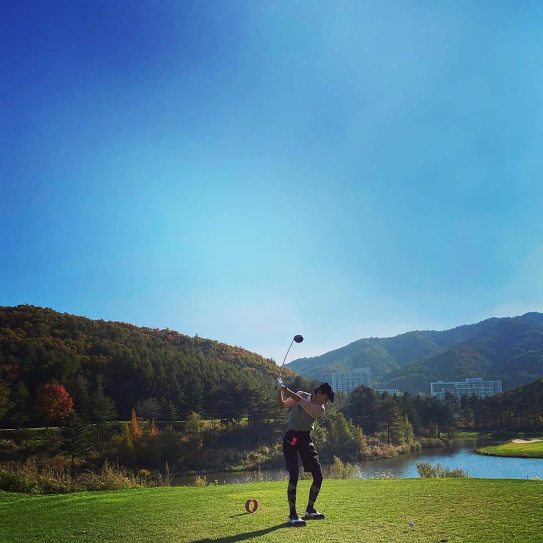 ヒョニ・カンさんのインスタグラム写真 - (ヒョニ・カンInstagram)「@thegreencup.mag #thegreencup #더그린컵매거진 벌써부터 너무 기대되는 새로운 형태의 #골프 컨텐츠! 런칭 축하합니다 🎉  오늘도그저난#명랑골프 #골린이 인증🏌️‍♀️ #좋은사람들과함께 #golf」10月18日 0時32分 - hyoni_kang