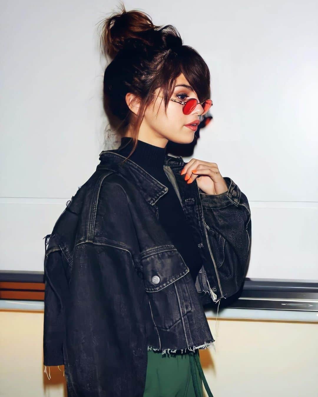 Always With Selenaさんのインスタグラム写真 - (Always With SelenaInstagram)「I love this outfit, her hairstyle, her makeup... I love everything from this look」10月18日 0時33分 - amazingsgomez