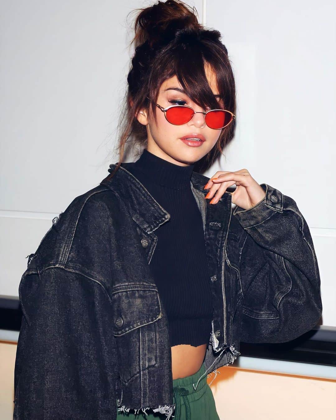 Always With Selenaのインスタグラム：「I love this outfit, her hairstyle, her makeup... I love everything from this look」