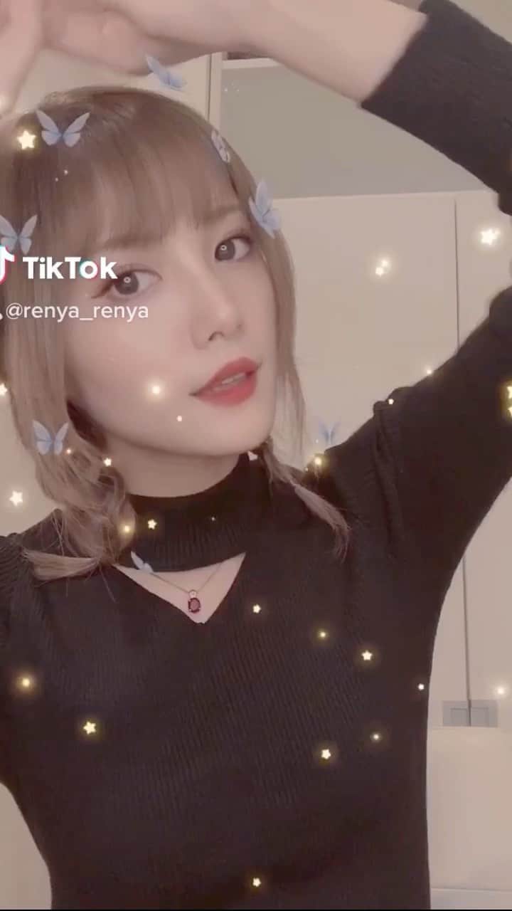 美沙玲奈のインスタグラム：「き〜らきら〜し〜てな〜くちゃ⭐ この曲、可愛すぎでしょー!!!🥺💗 アイドルにも憧れたな〜💭ダンスが踊れたなら‥（笑） #moreきゅん奴隷」