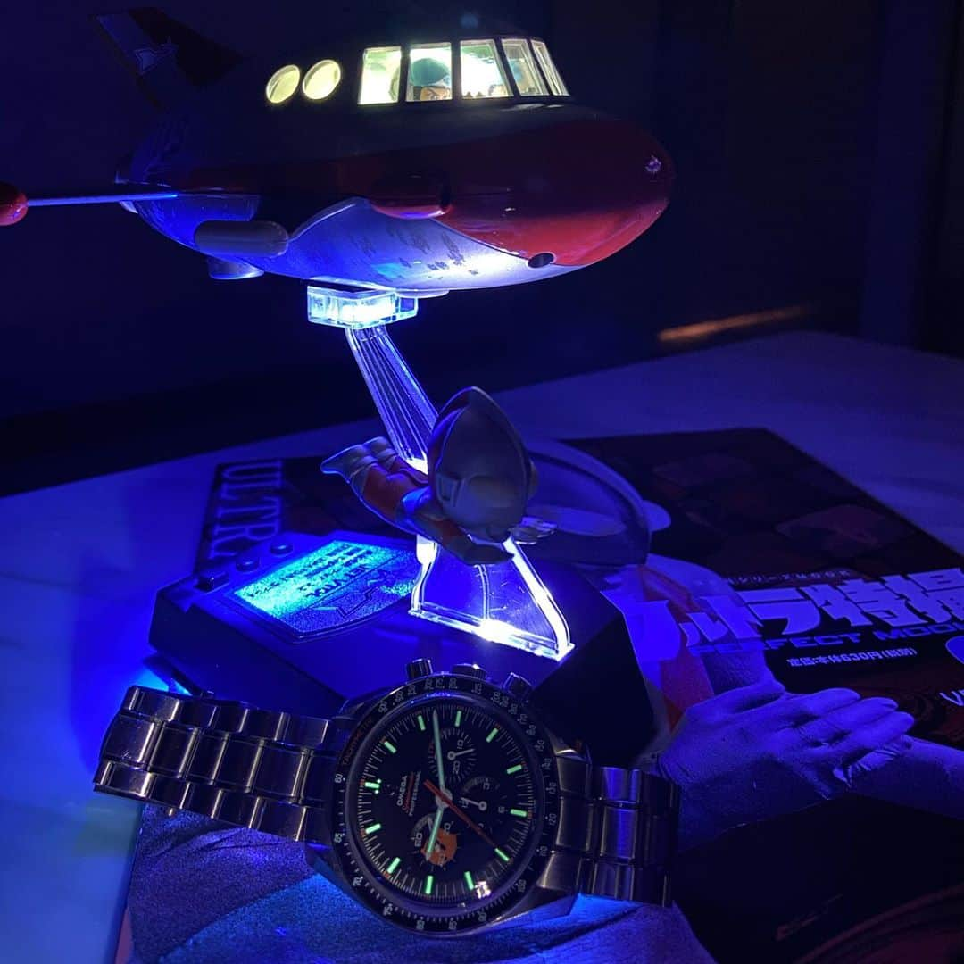 RCEOさんのインスタグラム写真 - (RCEOInstagram)「All man need toys #speedytuesday #moonwatchonly #watchfam #likeforlikes #speedmasterultraman #followforfollowback #watchaddict #watchesofinstagram #superlative #thewalloflume #walloflume #lumeshot #omega #ultraman #speedmaster#watchcollector#speedytuesday #wanderlust #watchsg」10月18日 0時44分 - rccr7