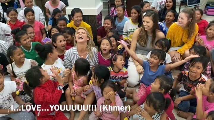 アナリン・マッコードのインスタグラム：「WE LOVE YOU, ANDY!!! @orphanedstarfish shows up for thousands of children around the world. Several hundred of those little ones happen to be my girls in #Cambodia. OSF provides consistent funds which go directly to providing English classes and Computer training for our survivors of #humantrafficking. With Andy and the entire team and board of OSF our girls are better prepped for long-term careers and sustainability as they transition in their journey from trauma to triumph. October 23rd I invite you to support their life-saving efforts at their virtual gala. OSF.org/gala Thank you for being a part of educating our little leaders of tomorrow! #endslavery @thelovestorm @together1heart」