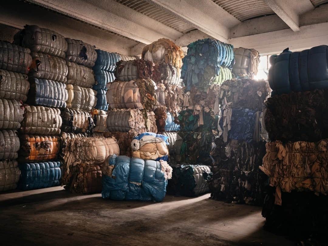 ナショナルジオグラフィックさんのインスタグラム写真 - (ナショナルジオグラフィックInstagram)「Photo by @lucalocatelliphoto / Piles of discarded wool clothes await to be recycled in Prato, Italy. Italy is known for fashion, and this small town in Tuscany has been the epicenter of wool recycling for centuries. The town has become so efficient at it that today 15% of the world’s recycled textiles come from Prato.   The recycling process starts with collection and sorting. These piles of rags have been carefully curated by experienced workers who separate the clothes by color. Once packaged, some colors may end up sitting in a warehouse for decades, waiting to be requested by the fashion industry. Only then are they unwrapped and put through recycling to create raw wool.  The textile recycling industry of Prato is one of the subjects in my latest story called the "End of Trash" for the magazine. While the industry has been around for nearly two centuries, only in recent years have entrepreneurs in Prato started to advertise the recycled aspect of their wool. What was once considered a discarded item is today a symbol of sustainable production.  Please follow me @lucalocatelliphoto to find out more. #prato #textile #waste #environment #italy  Check out Nat Geo's link in bio for more on this story.」10月18日 11時35分 - natgeo