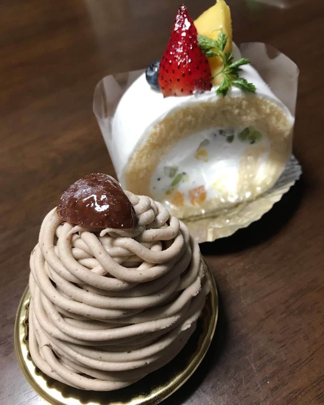 一井悠理さんのインスタグラム写真 - (一井悠理Instagram)「こう見えて私甘いもの食べれません。 全く食べれませんwww これは母に🍀 #辛いもの好き  #甘いもの苦手 #てか無理 #誕生日ケーキはフルーツかアイスケーキ #アイスは食べれるよ」10月18日 10時06分 - yuripoyo.1212