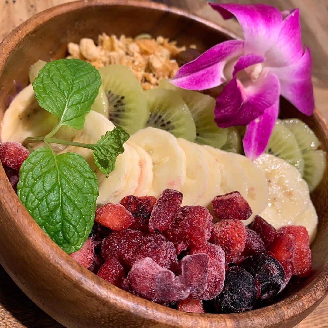 野口彩未のインスタグラム：「アサイーだよ🥣🙋‍♀️  #ちょっと寒かった」
