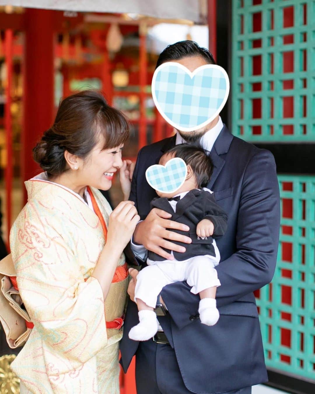 Mai Wakimizuのインスタグラム：「改めて、少し遅くなってしまったけど両家に見守られお宮参り終えました♡色んな儀式が省かれていて残念だったけど、出来ることだけで感謝。そして沢山勉強にもなった1日でした♡最後の最後で息子がお目覚め♡3人家族ショット、宝物＼(^o^)／ photo by @hassyphotography  #お宮参り#生田神社#神戸」