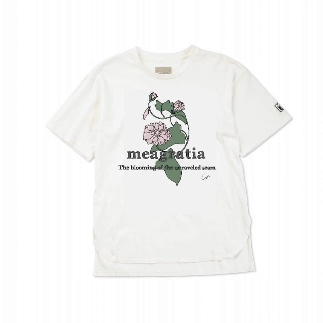 メアグラーティアのインスタグラム：「【予約販売】 2021S/S コレクションムービーでコラボレーションしたイラストレーター”87" @87.psd の描き下ろしイラストプリントシャツ。 ムービー内で使用されたイラスト4種類からお選びいただけます。 肌触りの良いコットンを使用しフロントはラウンド、バックはスクエアで違った印象に。サイドスリットがあることでボトムのポケットが使い易い工夫がされています。袖にはブランドアイコンのクレマチスの刺繍あり。 ホームページよりご予約いただけます。10/25まで。  #meagratia #tshirt #flowers #flower」