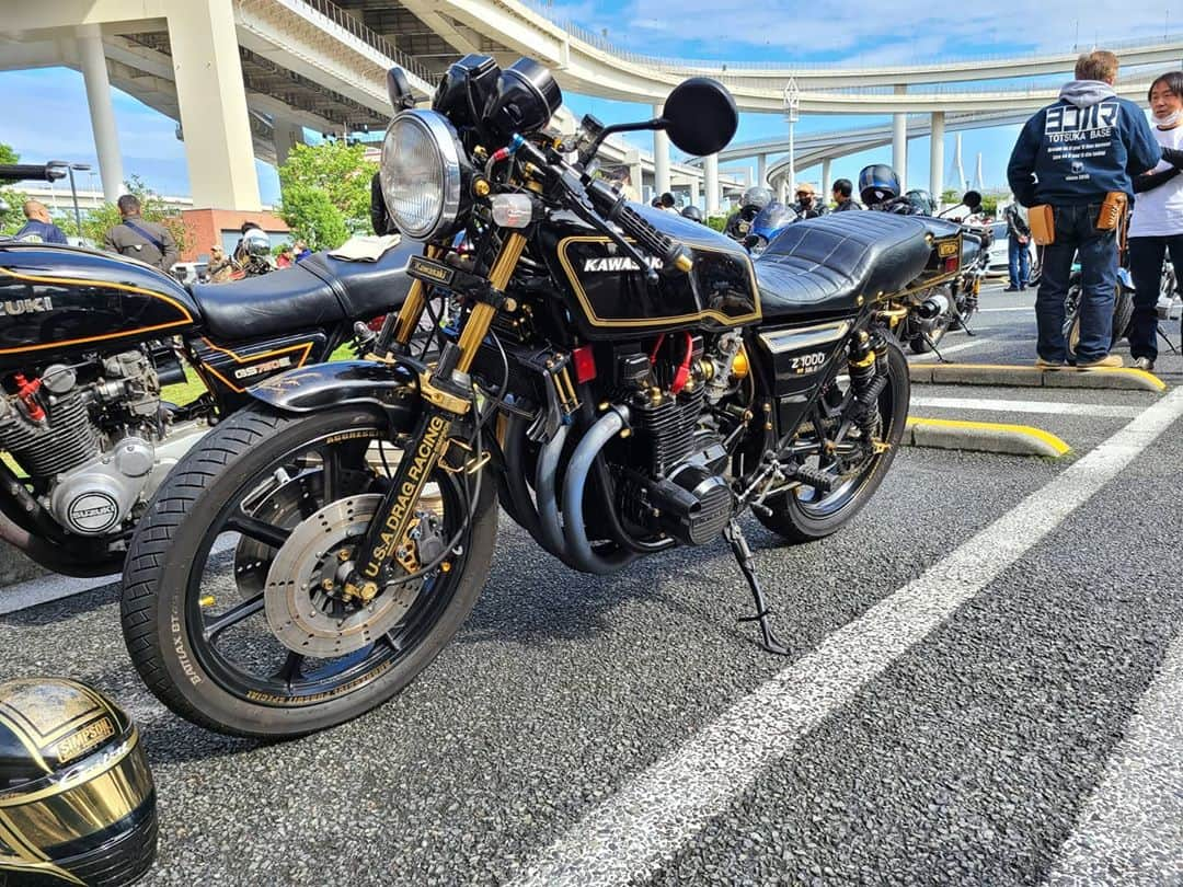 TOKIのインスタグラム：「お誘いを受けて参加させて頂きましたが、バイクと車の博覧会ですね。  #大黒Zミーティング」