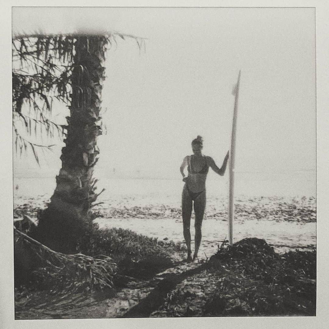 ケルシー・ロビンソンのインスタグラム：「Polaroid from my last days in California // 📸 by @hannahfaithlord 🖤」