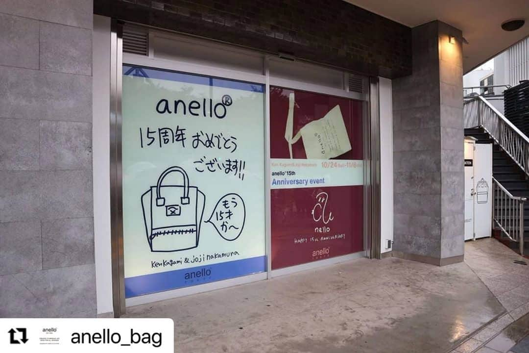 KEN KAGAMIさんのインスタグラム写真 - (KEN KAGAMIInstagram)「#Repost @anello_bag with @make_repost ・・・ anello®TOKYOのウインドウには お二人に書き下していただいたイラストがお披露目です！！ 店内にもステッカーがいろいろな場所に貼られております。 当日はどうなるのか。。。残り1週間。お楽しみに！  . .  #anello #anello_bag #bag #アネロ #バッグ #アーティストコラボ #加賀美健 #中村穣二 #anelloのカバンを釣る #魚拓 #ソーシャルディスタンスサイン会」10月18日 11時19分 - kenkagami