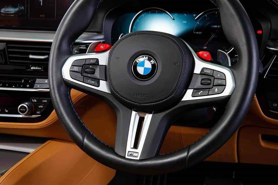 BMW Thailandさんのインスタグラム写真 - (BMW ThailandInstagram)「BMW M5 ถ้าพูดถึงรุ่นนี้เมื่อไหร่ ไม่ต้องสืบเรื่องความแรงที่มาพร้อมขุมพลังอันน่าทึ่ง ด้วยเครื่องยนต์ 600 แรงม้า ที่มาพร้อมระบบ M xDrive ระบบขับเคลื่อนสี่ล้อแบบตลอดเวลาและยึดเกาะถนนที่ดีเยี่ยม  ลงทะเบียนเพื่อรับข้อเสนอพิเศษ : https://bit.ly/2YfXREm  Exterior: Frozen Dark Brown Interior: BMW Individual Full leather 'Merino', Caramel  Engine: 4,395cc / 600HP, 750Nm / M TwinPower Turbo V8 petrol engine Transmission: 8-speed M Steptronic Sport transmission with Drivelogic 0-100 km/h: 3.4 s  Details:  - 20" M light alloy wheels Double-spoke - Adaptive M suspension - M-specific xDrive with active M differential - Glass roof - Soft-close function for doors - Roller sunblind - BMW Display Key - Trim: Aluminium Carbon structure with highlight trim finishers Pearl Chrom - Individual headliner Alcantara Anthracite - BMW Head-Up Display - Harman Kardon Surround Sound system - BMW gesture control - Surround view camera  More information - BMW Contact Center : 1397 - Line : @BMWLeasing : https://lin.ee/e8LSXa4  และรุ่นอื่น ๆ ที่น่าสนใจ M4/M4 CS/i3s/i8/i8 Roadster  #BMWTH #BMWM #THEM5」10月18日 11時21分 - bmwthailand