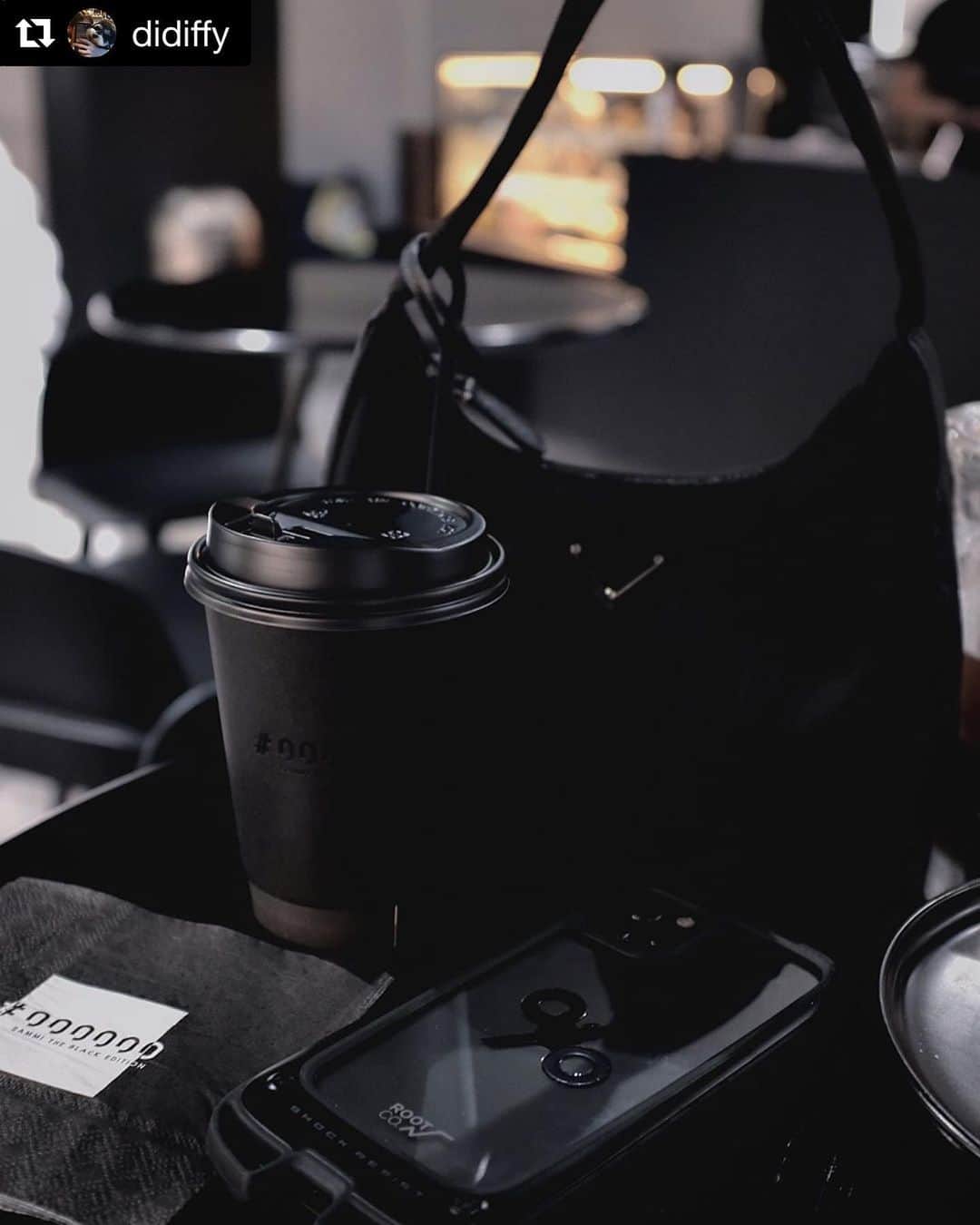 のインスタグラム：「. @didiffy 様、ご愛用ありがとうございます。  Thank you for using our products.  #root_co #rootco #shockresistcaseplushold  Repost from @didiffy 𝘠𝘰𝘶 𝘵𝘩𝘰𝘶𝘨𝘩𝘵 𝘪𝘵 𝘸𝘢𝘴 𝘰𝘯𝘭𝘺 𝘉&𝘞 𝘣𝘶𝘵 𝘪𝘵 𝘸𝘢𝘴𝘯’𝘵.」