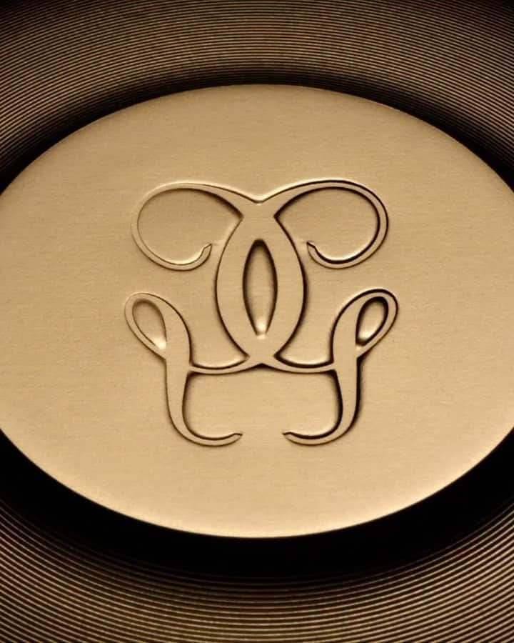 のインスタグラム：「Orchidée Impériale: an iconic skincare collection inspired by one of nature's most remarkable flowers.  Harnessing the regenerative power of the orchid, Orchidée Impériale's innovative Cell Respiration Technology maximises natural cell respiration, boosting skin's energy. Skin is brighter, firmer, its longevity reinforced.  Live several lives of beauty with Orchidée Impériale.  #Guerlain #GuerlainSkincare #Skincare #OrchideeImperiale #Cream #Orchids」