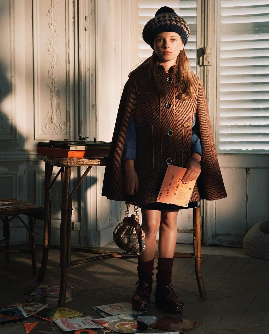 ZARAさんのインスタグラム写真 - (ZARAInstagram)「FW20 Campaign. Kids Collection Creative Direction: @fabienbaron Photographs: @alasdairmclellan Stylist: Karl Templer #KarlTempler Hair and Make up: @benjaminmullerhair & @lilichoimakeup  #aw20 #zarakids #zaracampaign #fw20 @zarakids」10月18日 2時47分 - zara