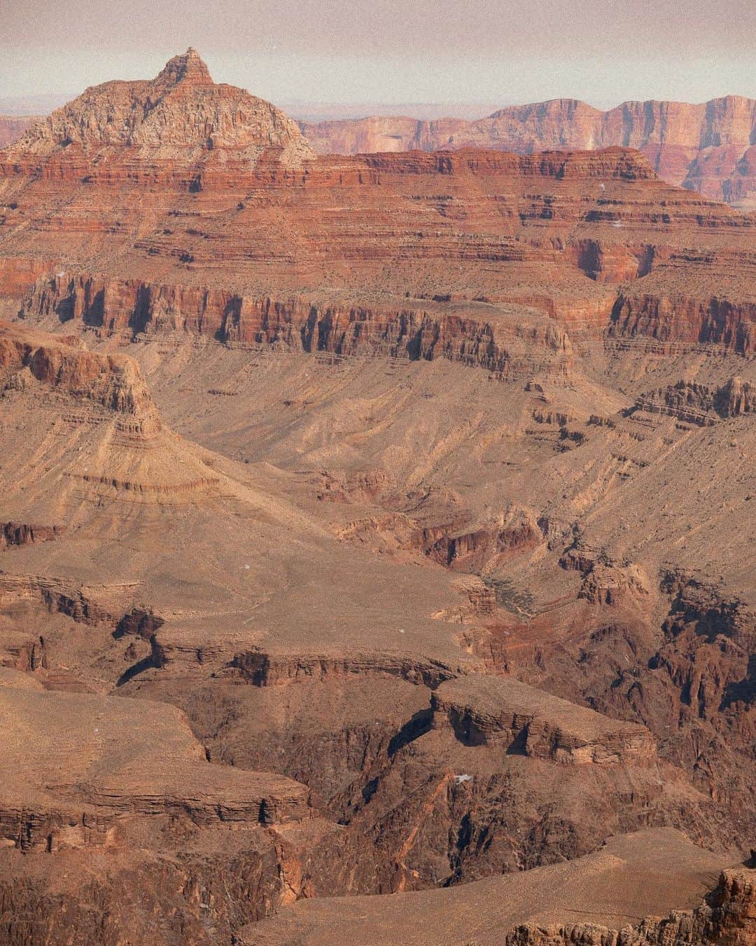 ジュリー・サリニャーナのインスタグラム：「Omg. Unreal. 🏜 #grandcanyon」