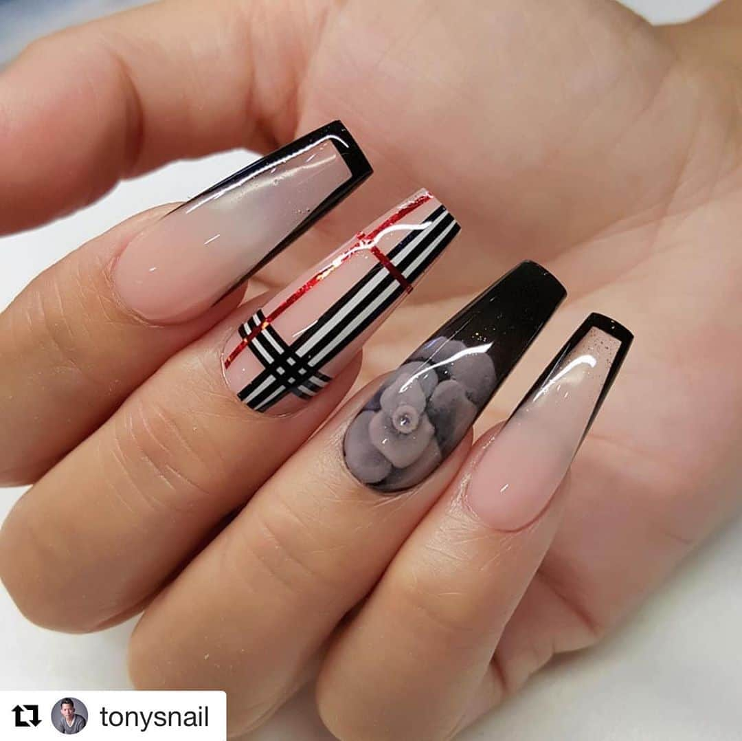 Nail Designsさんのインスタグラム写真 - (Nail DesignsInstagram)「Credit: @tonysnail  ・・・ Not too fancy!  . . Shop Nails Product  Www.designedbytonyly.com」10月18日 3時09分 - nailartfeature