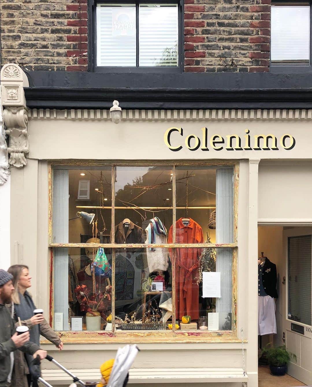 のインスタグラム：「It’s official✨Colenimo shop will be open every Saturday too! See you tomorrow Sunday☺️👋 #Colenimo #colenimoshop #columbiaroad #columbiaroadflowermarket」