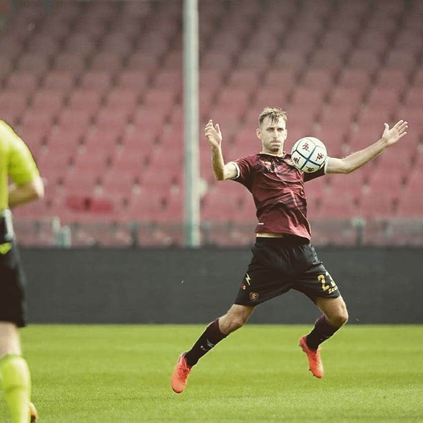 ノルベルト・ジェンベールのインスタグラム：「+3 💪⚽️🇱🇻  #forzasalernitana #forzagranata #vittoria #fighting #always」