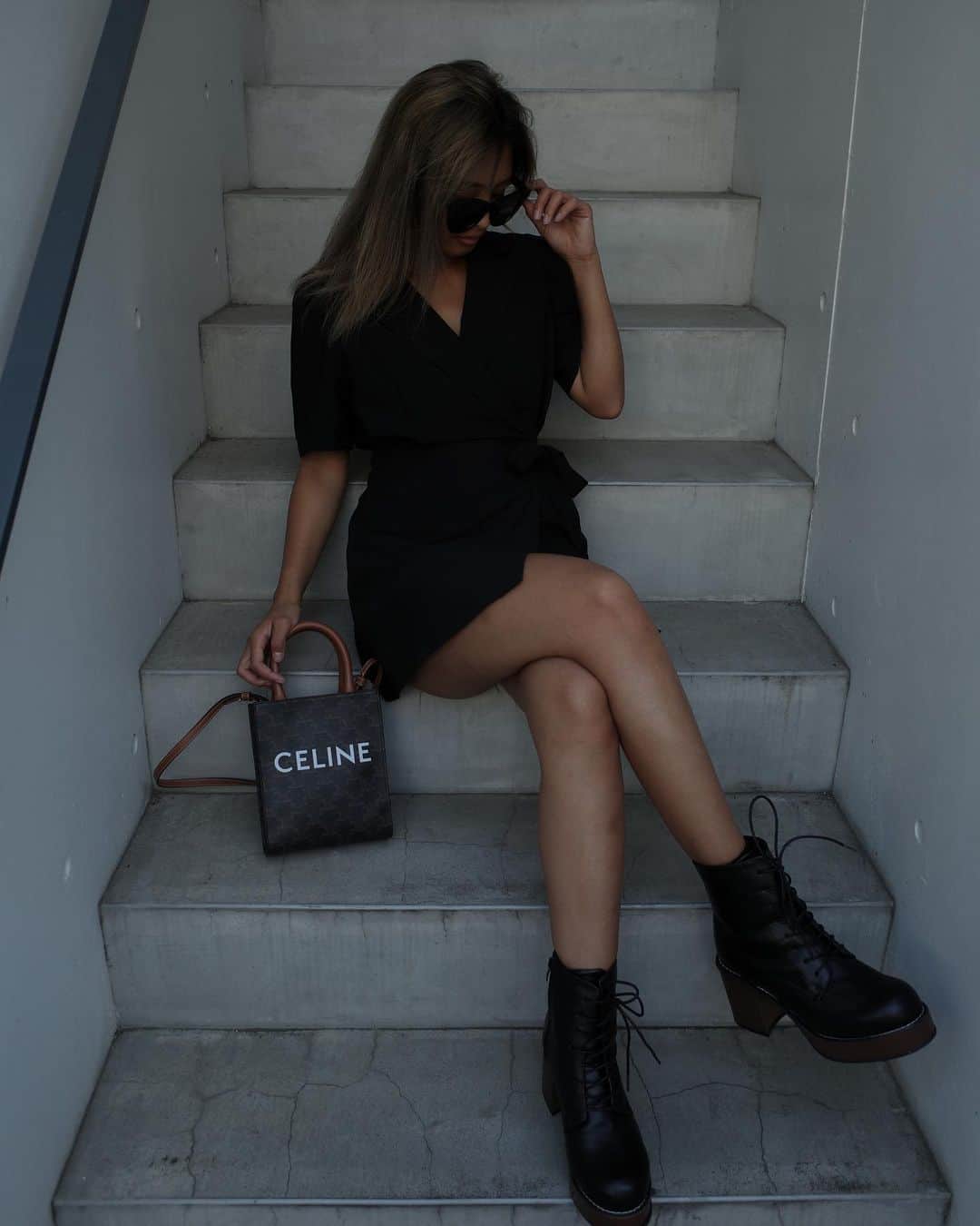 のインスタグラム：「・ ・ sunglasses… @clena.official  bag… @celine  dress… @hash_buyers_market こちらも形にこだわったお気に入りのワンピース♡ 私がセレクトしたアイテムはサイトのHPの一覧から﻿見れるょ❤︎ ・ ・ #hashbuyersmarket#laxus#celine #fashion#ootd#coordinate#アパレル #セリーヌ #ファッションコーデ #トレンドコーデ #大人コーデ #大人カジュアル#今日のコーデ#ファッション#オシャレ#コーデ#シンプルコーデ #アパレル #ワンマイルウェア #youthfulsurf #ユースフルサーフ#ootd4nylonjp#ootdfashion」
