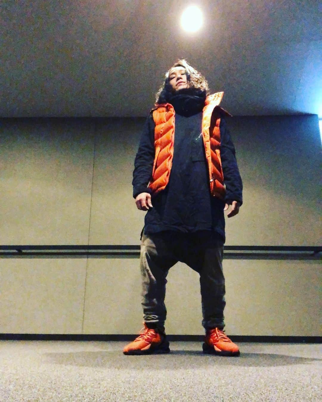 のインスタグラム：「寒くなったねー なんか変なポーズになったねー #y3 と #nils ハロウィン🎃バージョン👻だねー #2020年も後3ヶ月  #明日もトレーニングしよっと #鬼滅の刃 映画観たいなー」