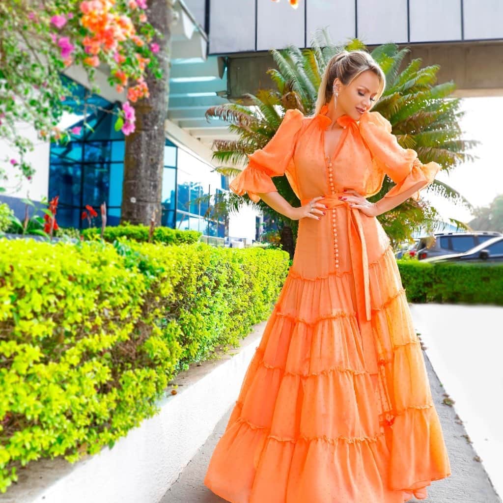 Eliana Michaelichin Bezerraのインスタグラム：「Final de semana delícia!!! Nosso programa está demais. Espero vcs! Apaixonada por esse look de amanhã 🥰」