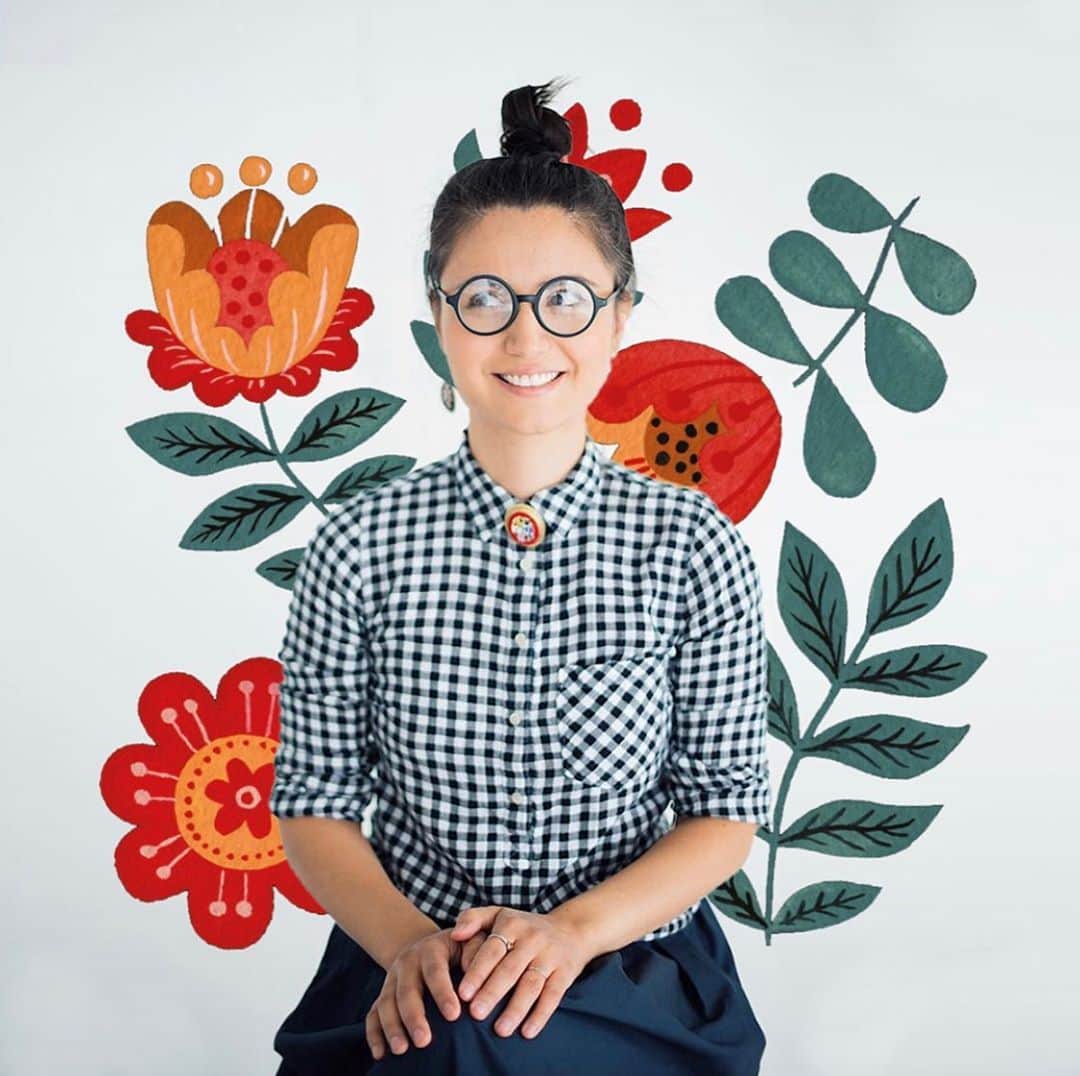 Dinara Mirtalipovaのインスタグラム：「How do you feed your creative hunger?  Recently @skillshare in partnership with @moleskine interviewed me about my creative process and sketchbooking habits. 🌞 Take a peek, the link is up in my stories 👆  #mirdinaraxmoleskine  #moleskine #skillshare  #moleskinestudio  #mirdinara #dinaramirtalipova」