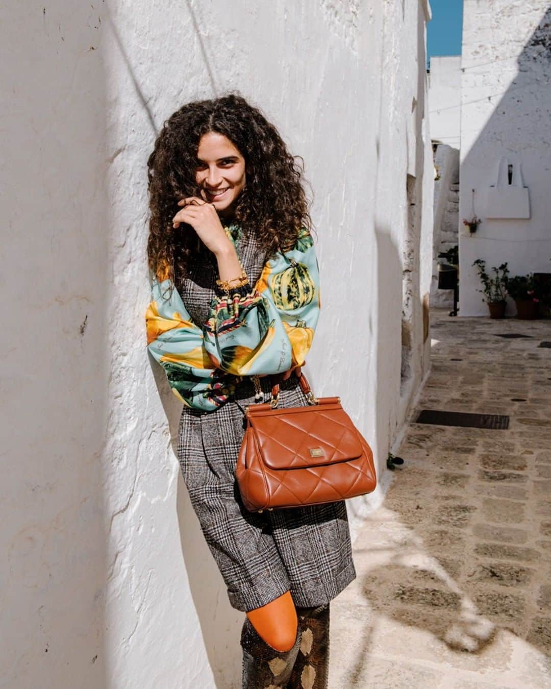 ドルチェ&ガッバーナさんのインスタグラム写真 - (ドルチェ&ガッバーナInstagram)「Stories from Puglia, Italia. Chiara wears a plaid vest and matching shorts, a twill blouse with a pumpkin print, tall high heel boots and a brown #DGSicilyBag in aria matelassé.    Shop the #DGFW20 look at the link in bio.    Shot by @francescofinizio_    #DolceGabbana #DGLovesPuglia #MadeInItaly🇮🇹」10月18日 4時00分 - dolcegabbana