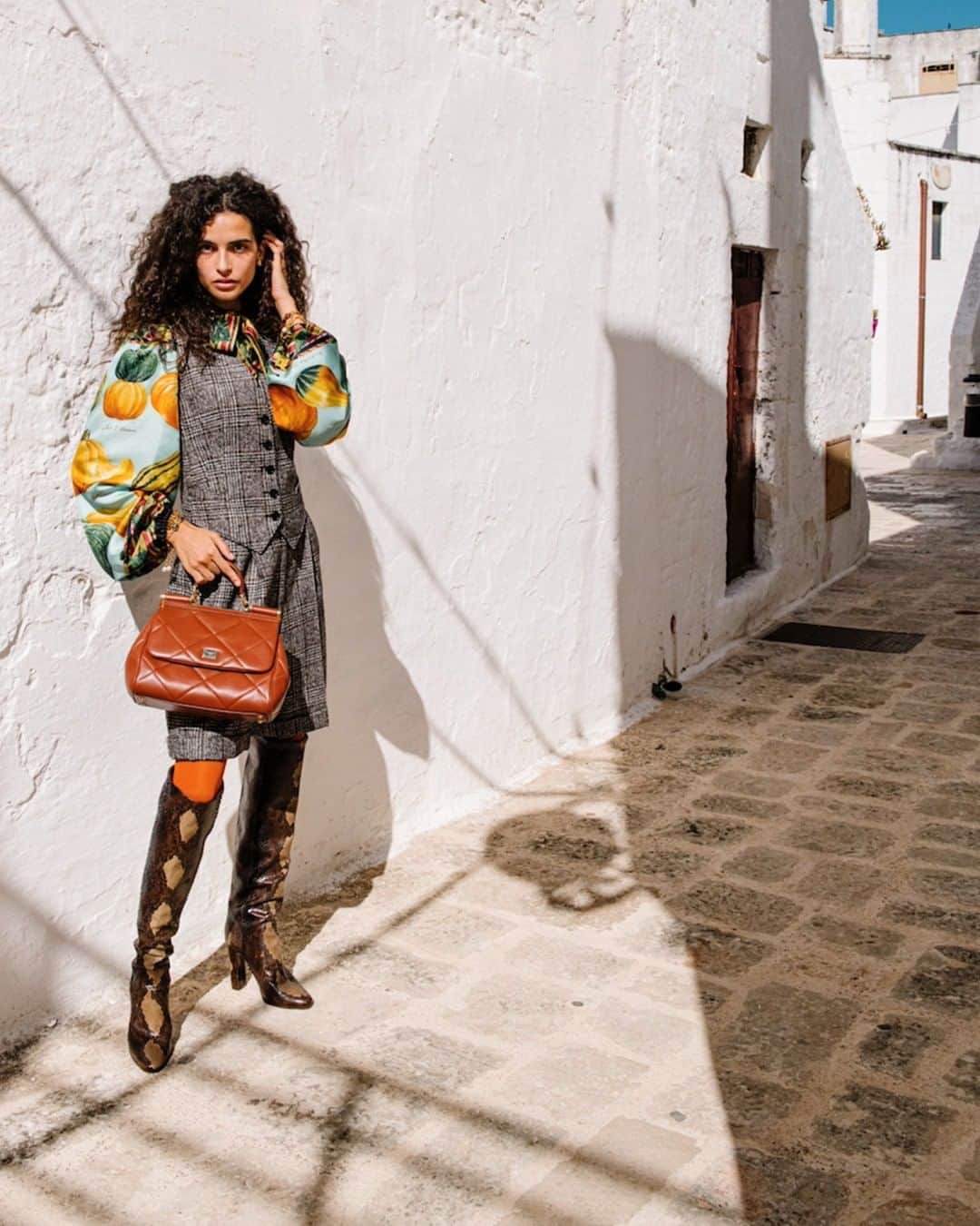 ドルチェ&ガッバーナさんのインスタグラム写真 - (ドルチェ&ガッバーナInstagram)「Stories from Puglia, Italia. Chiara wears a plaid vest and matching shorts, a twill blouse with a pumpkin print, tall high heel boots and a brown #DGSicilyBag in aria matelassé.    Shop the #DGFW20 look at the link in bio.    Shot by @francescofinizio_    #DolceGabbana #DGLovesPuglia #MadeInItaly🇮🇹」10月18日 4時00分 - dolcegabbana