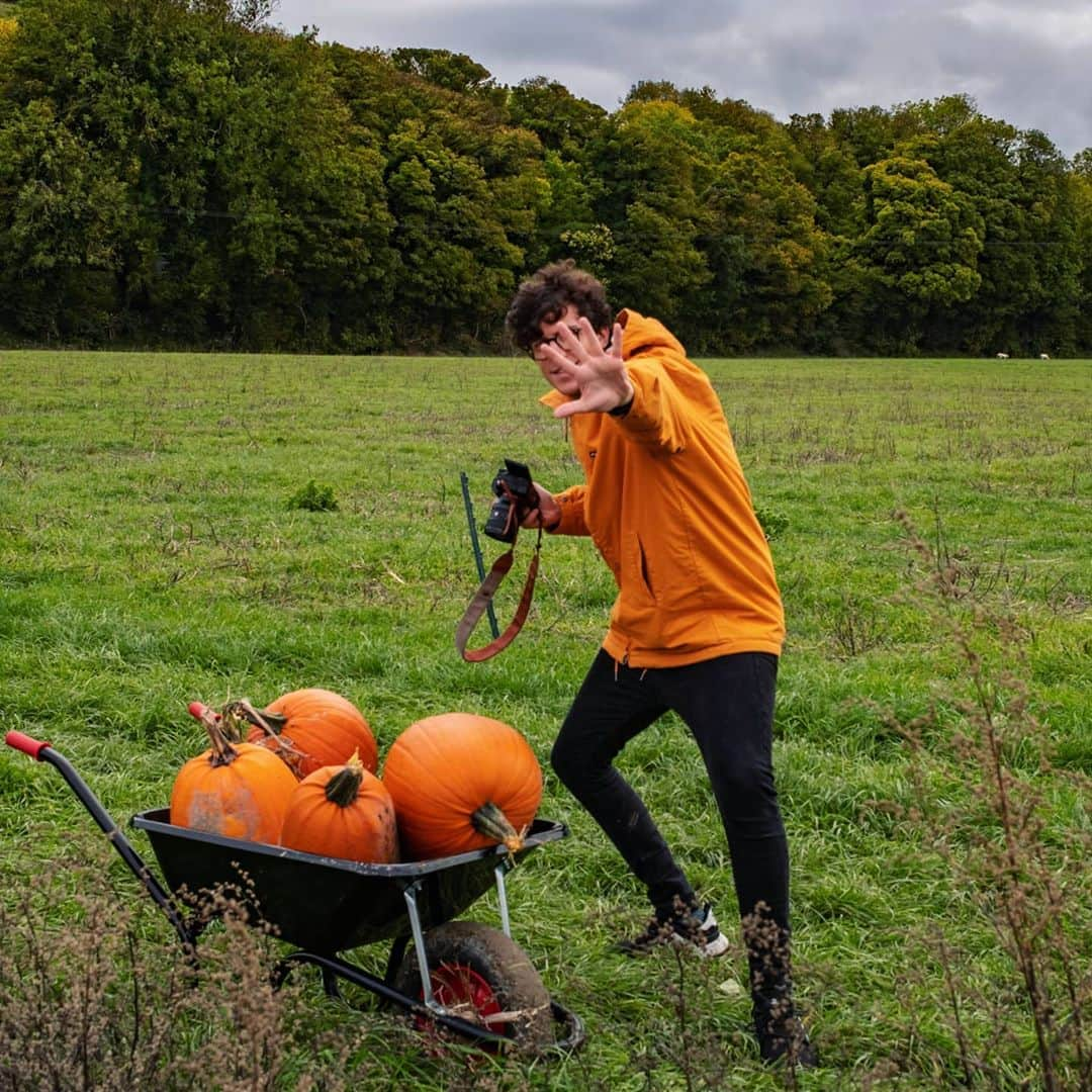 ピューディパイさんのインスタグラム写真 - (ピューディパイInstagram)「Went pumpkin patchin🧨🎃」10月18日 4時28分 - pewdiepie