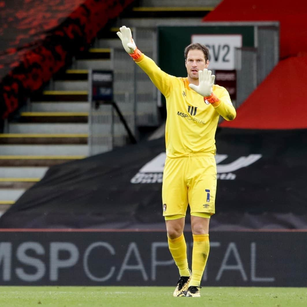 アスミル・ベゴヴィッチさんのインスタグラム写真 - (アスミル・ベゴヴィッチInstagram)「We take the point and move onto Wednesday! @officialafcb @ab1gk 🍒⚽️🆎🧤🕺」10月18日 4時29分 - asmir1