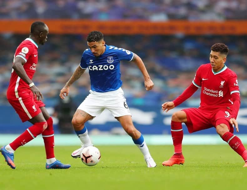 アラン・マルケス・ロウレイロのインスタグラム：「Um bom ponto contra um adversário difícil..Vamos @everton 💙」