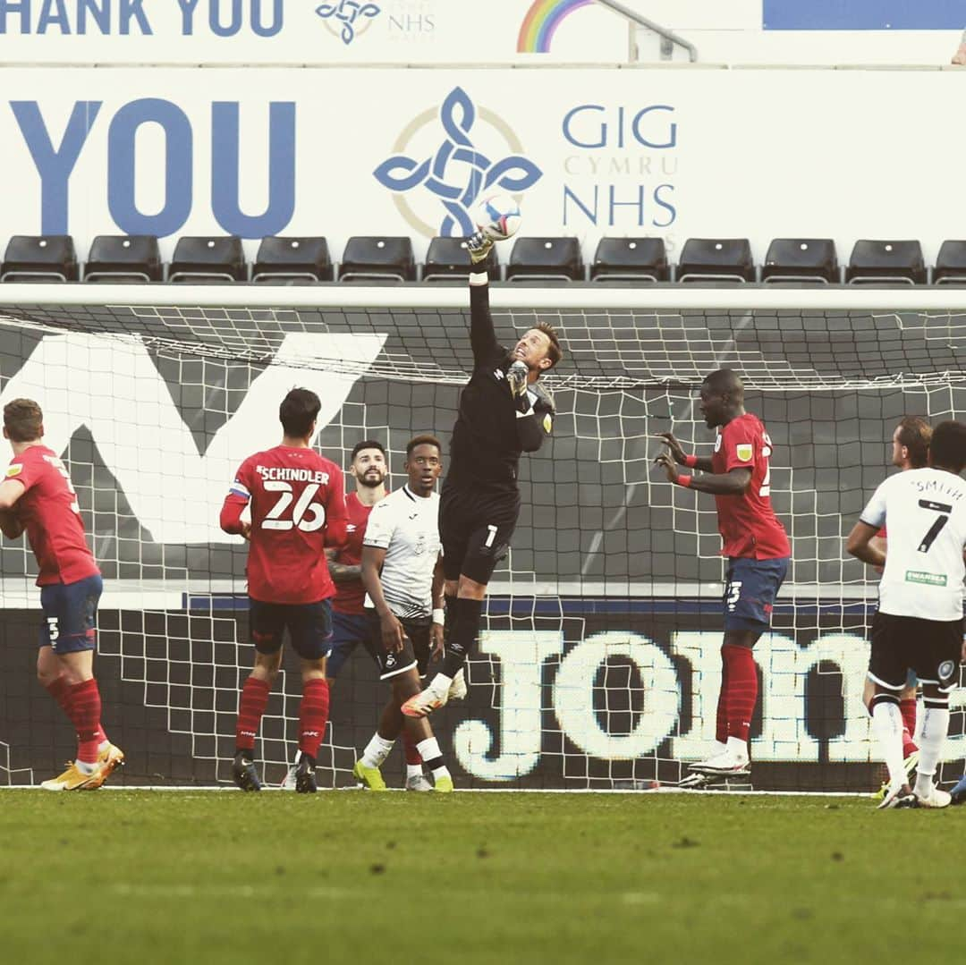 ベン・ヘイマーさんのインスタグラム写真 - (ベン・ヘイマーInstagram)「Top shift from the boys! +3 ⚽️💪🏻 #terriers」10月18日 5時03分 - benhamer1987