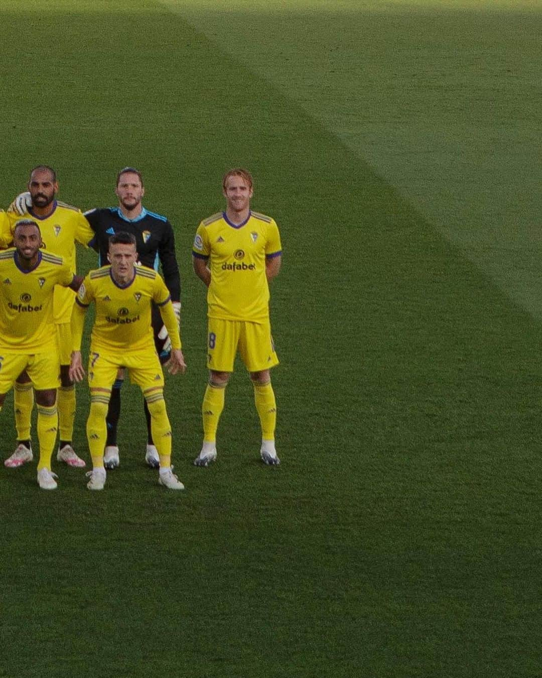 LFPさんのインスタグラム写真 - (LFPInstagram)「📌 17/10/2020  🔝 Real Madrid 0-1 Cádiz CF   The date this team made HISTORY! 💛🔝👏🏻  ¡El día que estos hombres hicieron HISTORIA con el @cadizclubdefutbol! 💛🔝👏🏻  #Cadiz #RealMadridCadiz #LaLigaSantander #LaLiga #YouHaveToLiveIt #HayQueVivirla」10月18日 5時12分 - laliga