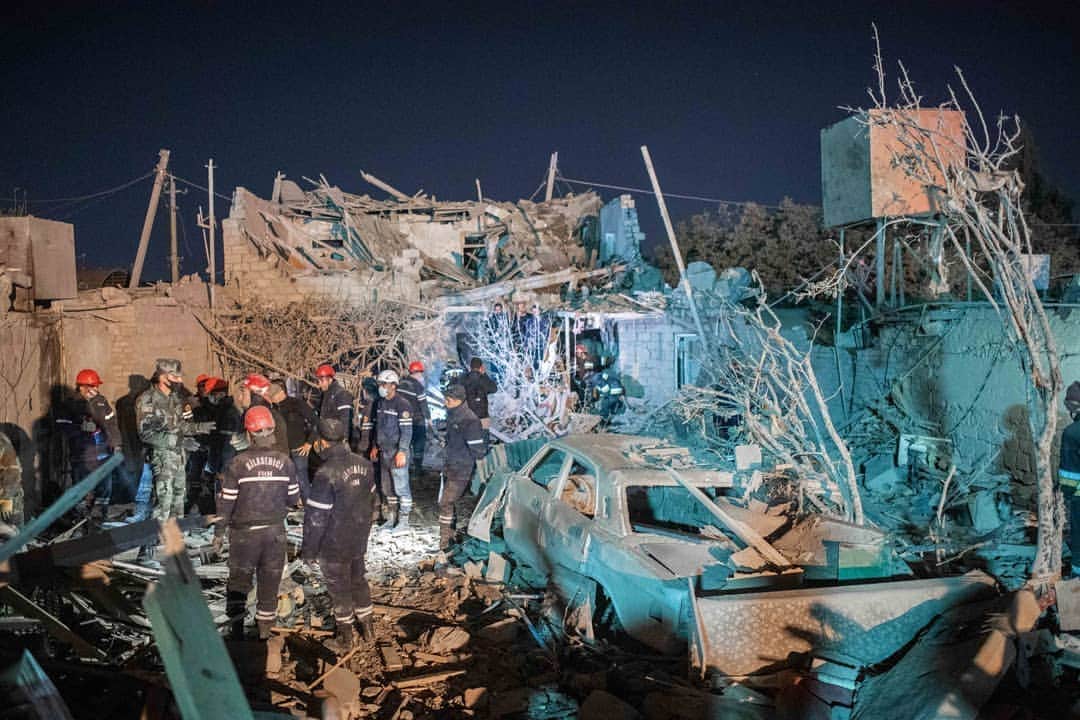 AFP通信さんのインスタグラム写真 - (AFP通信Instagram)「#AFPrepost 📷 @kilicbil - A resident searches for relatives as rescue teams work on the blast site hit by a rocket during the fighting over the breakaway region of Nagorno-Karabakh, in the city of Ganja, Azerbaijan early on October 17, 2020. A missile strike levelled a row of homes in Azerbaijan's second city of Ganja on Saturday, killing 12 and injuring more than 40 people in their sleep in a sharp escalation of the conflict over the disputed Nagorno-Karabakh region」10月18日 5時15分 - afpphoto