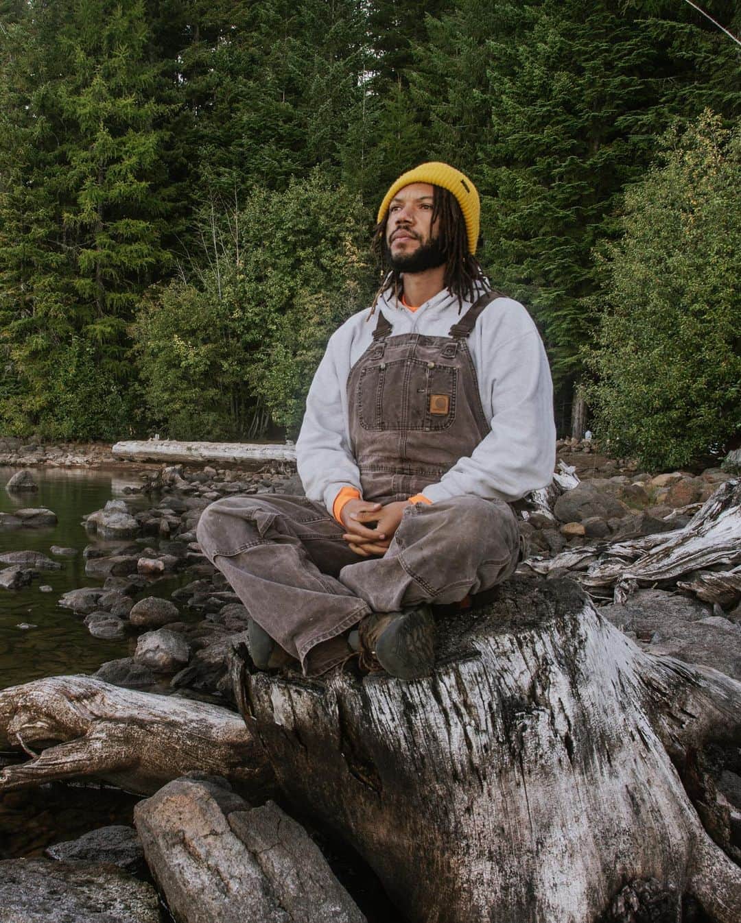 のインスタグラム：「Sitting still is hard, but we all need a little zen 🧘🏽‍♂️  Today only, our friend @@aaronrobinson is taking over our IG stories, showing us 3 meditation practices (cold plunge, rock stacking, and outside journaling) in hopes to inspire all the adventure-hearts to connect with our fullest selves. #Targhee15  *When stacking rocks, Aaron is intentional about using already available rocks that are out in the open, putting them back as he found them when he's finished.  📸: @robbiejking」