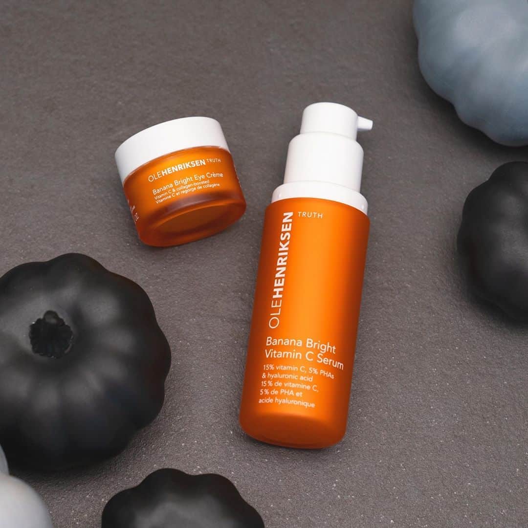 のインスタグラム：「Who else is pumped for #Halloween? 🙋🏻‍♂️🙋🏾🎃 We love Banana Bright Vitamin C Serum + Banana Bright Eye Crème for halloween makeup prep because they instantly brighten and color correct with banana powder-inspired pigments. Who else loves these two under makeup?」