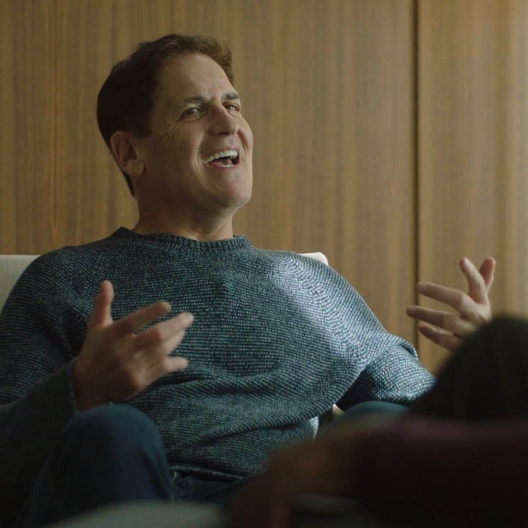 Hulu Home of Emmy-winningさんのインスタグラム写真 - (Hulu Home of Emmy-winningInstagram)「It took @mcuban decades of grit, drive, and sleepless nights to become the success he is today. Hear his story in #DefiningMoments, now streaming.」10月18日 6時06分 - hulu