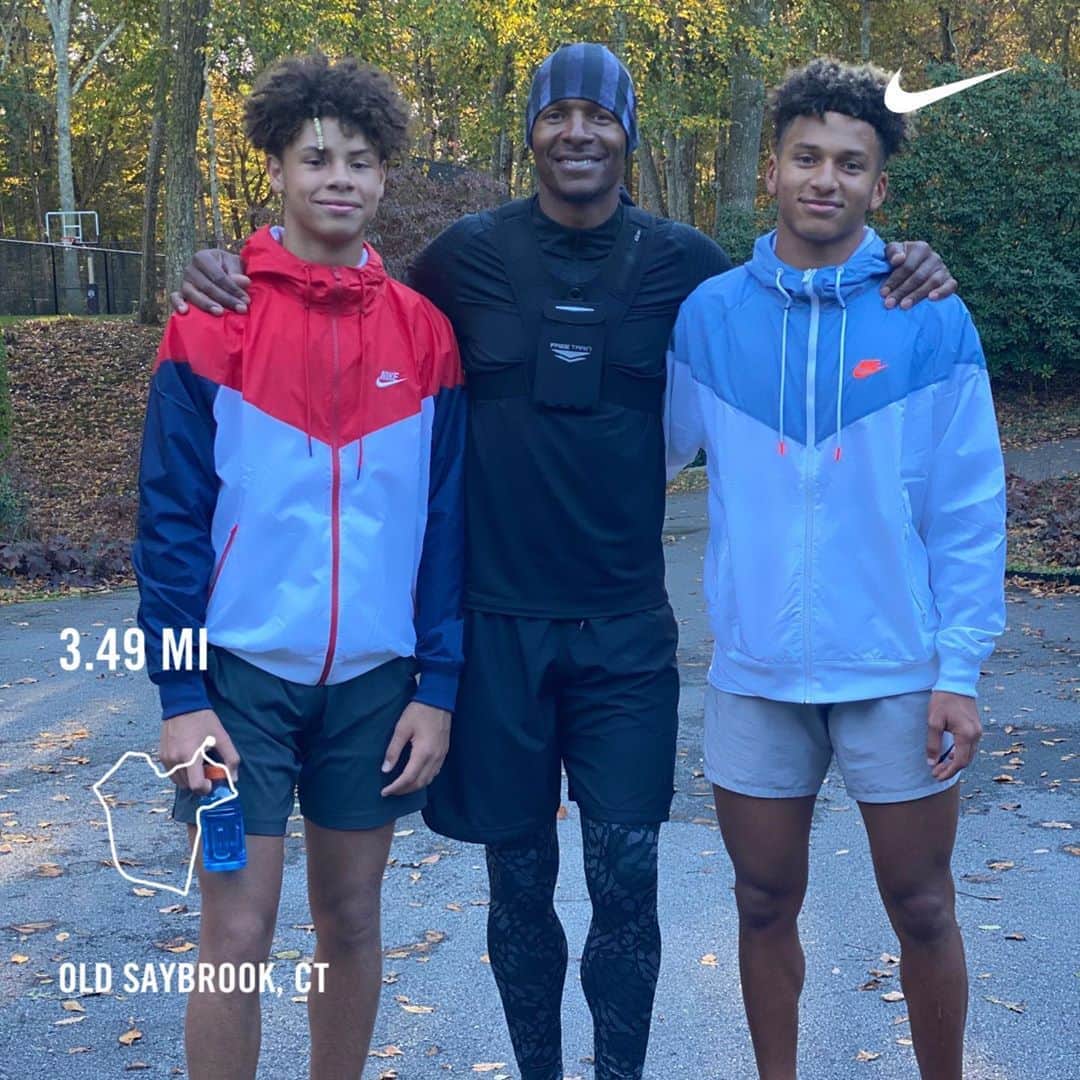 レイ・アレンのインスタグラム：「I always knew the day would come when I couldn’t keep up. That day was today! I still got it done though, so victory for the 40 somethings! 👏🏾✊🏾💪🏾 Thanks @freetrain for the new running gear @rayray_jr3 #runningisfree」