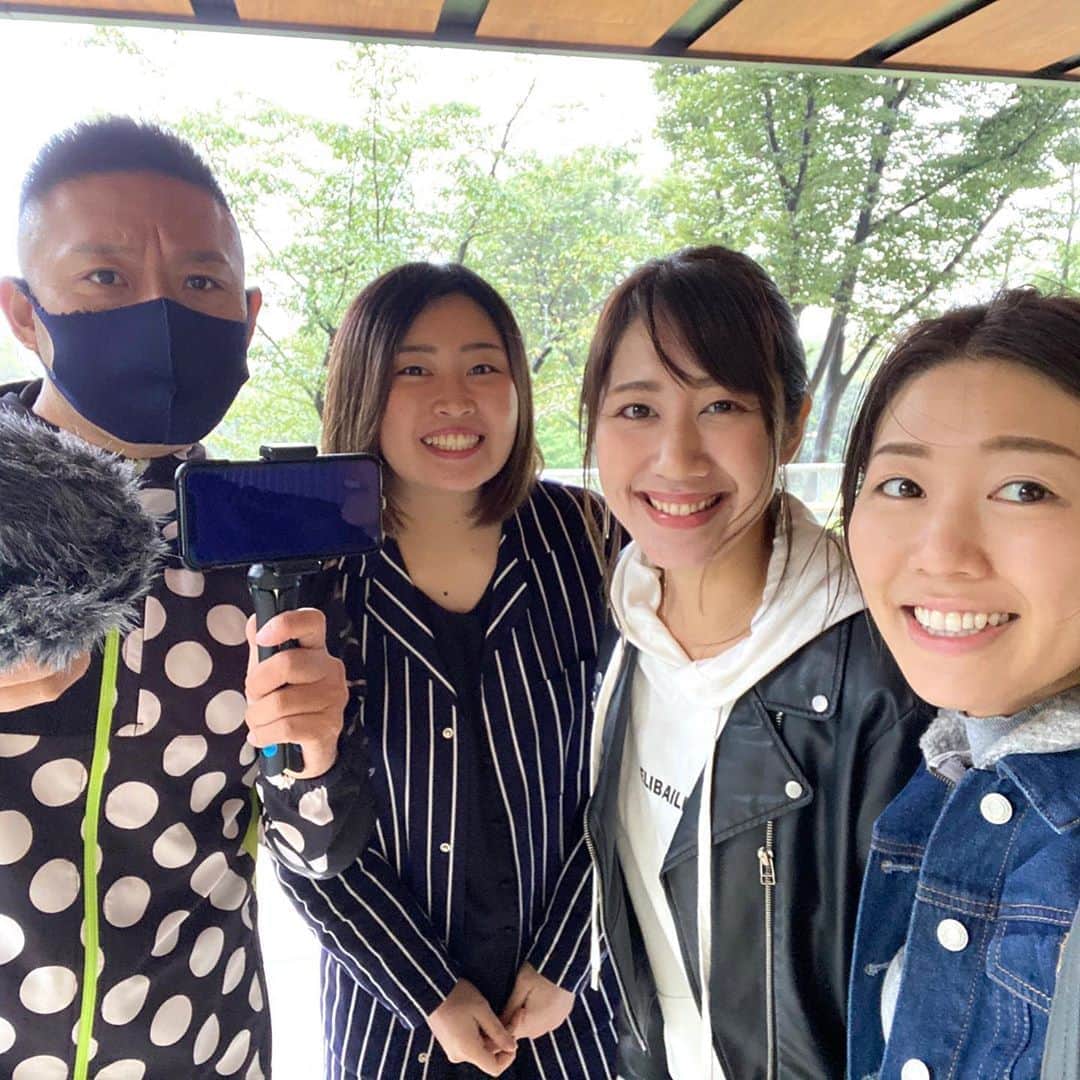 のインスタグラム：「おはようございます♩  MKCAFEのみなさんと出会ってから 10月でちょうど2年！！！  MKCAFEは10月23日で 10周年目を迎えられます✨ 本当におめでとうございます♪  お店をオープンした当初は なかなかお客さんに足を運んでもらうことができず、 赤字続きの大変な時期があった。 という話をお聞きしました。  そこからSNSを通して、 お店のスタッフの頑張りや日々の出来事を発信。  @kiku_tokyo オーナーが スタッフ全員をプロデュースし、 全国各地からお店にきてもらえる状況、 王様のブランチや嵐にしやがれなど 誰もが知っている番組にも 取り上げられるようになったそうです！  飲食店はオープンしてから 3年でお店を閉じなくてはならないところが多い中で、 こうして個人店として 10年目を迎えられるMKCAFEは本当に凄いな〜！と 心から尊敬します。  出会って2年。 毎年、毎月、毎日。 新たな発見や面白いことが起きているので  本当にあっという間だけど 2020年も残り2ヶ月半✨  1日1日を大切に駆け抜けていきます！！！  挑戦できる環境、 学べる環境をつくっていただき 本当に感謝です☆  今日も1日がんばります！！！  #MKCAFE #鯖バーガー #鶏カツ #ごぼう茶  #全国配送 #お取り寄せグルメ #グルメ　 #新宿カフェ #カフェ #打ち合わせ #フリーランス #アスリート #キャリア #すたーばっくす #Starbucks #スタバ #地方創生 #fashion #cafe #Parker」