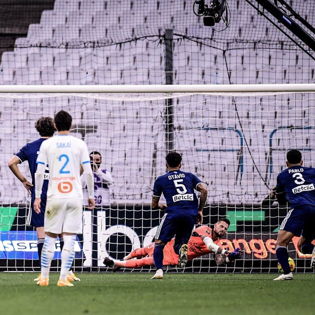 リーグ・アンさんのインスタグラム写真 - (リーグ・アンInstagram)「🆚 #OMFCGB (3-1) L'@olympiquedemarseille s’impose face aux @girondins et fait le plein de confiance avant son retour en @championsleague 💪 !  🔜🇪🇺 #OLYOM 🇬🇷 🇫🇷   Marseille show themselves to be full of confidence before returning to the Champions League in winning against Bordeaux! • • #Ligue1UberEats #OM #OlympiquedeMarseille #OrangeVelodrome #Marseille」10月18日 6時19分 - ligue1ubereats