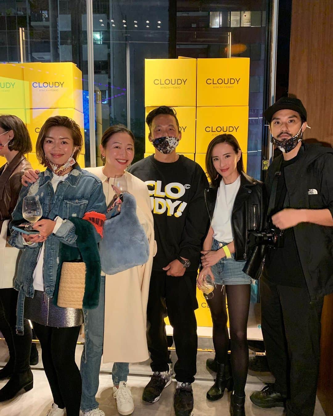 のインスタグラム：「・ ・ @cloudy.tokyo 初のフラッグシップオープンおめでとう㊗️  宮下パークに金曜日オープンしレセプションpartyに 仲間たちと行ってきました  @kenichironishihara さんのDJや @microfromdeftech さんの生歌😭の素晴らしく 贅沢なおもてなし…  @cloudy.tokyo は商品を買うことでアフリカに雇用 教育、食糧などをdonationされるという素晴らしい 仕組みの企業です  アンパンマンが大好きな代表の　@yuto_doya が やなせたかしさんの言葉を借り　『人生は喜ばせ合いだ』 @cloudy.tokyo もそんなブランドでありたいと〆た 彼らしい表現  みんなから愛されるcloudyとDoyaくん 素晴らしい時間でした！  さらに愛されるブランドになりますように🙏🏻 ・ ・ #life #friends  #cloudy  #曇りの日をきちんと楽しんで生きる #宮下パーク」